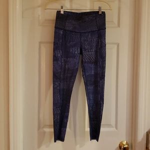Lululemon leggings size 6 navy pattern like new
